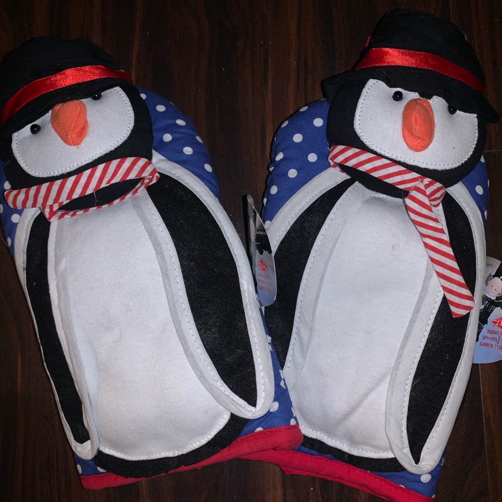 Penquin Set of 2 holiday oven mitts